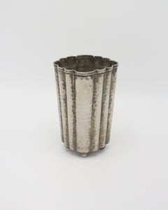 Vase plaqué argent de la période de la Sécession viennoise, dans le style de Josef Hoffmann, années 1930