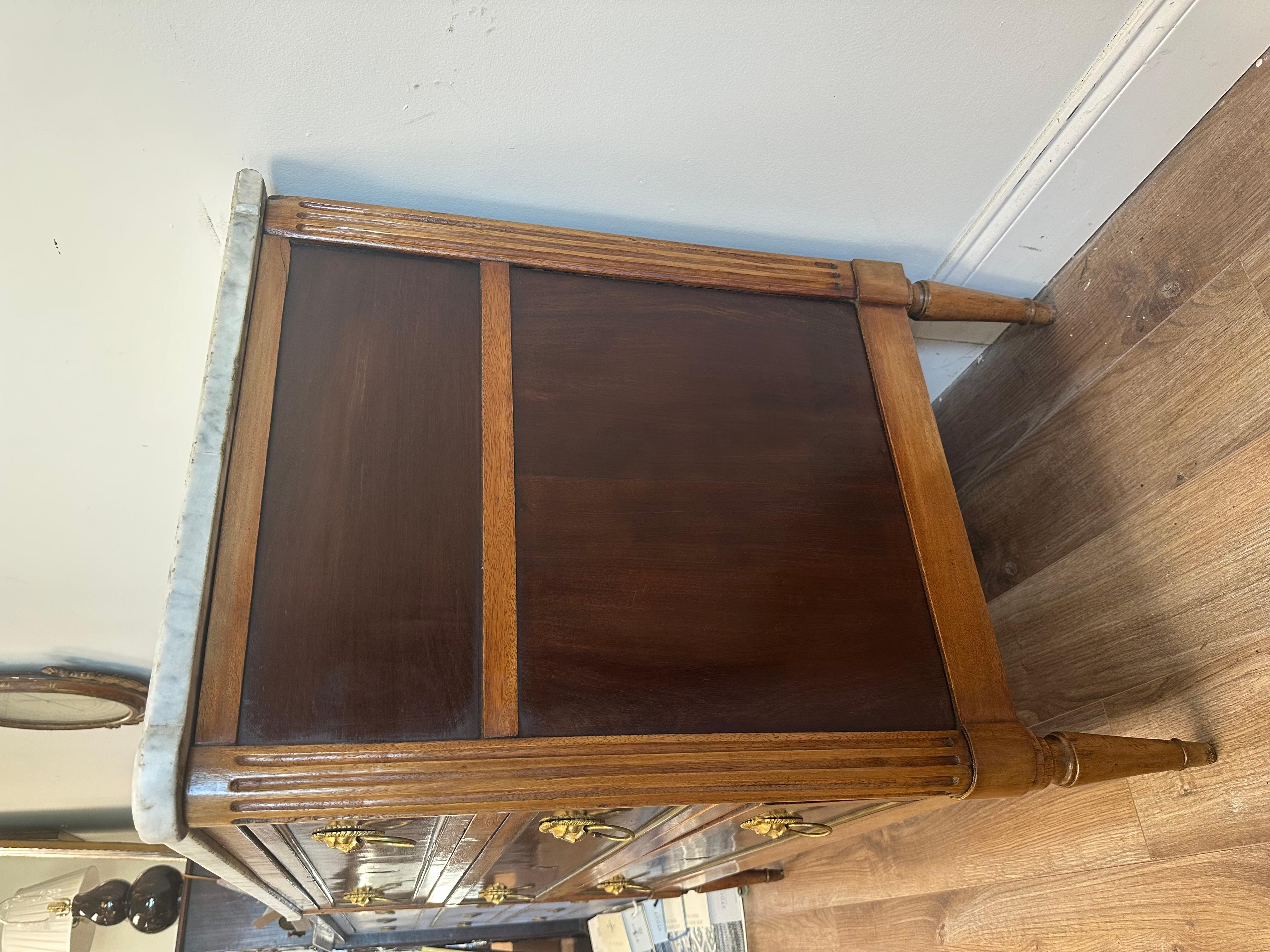 Louis XVI Chest of Drawers In Good Condition For Sale In Madison, MS