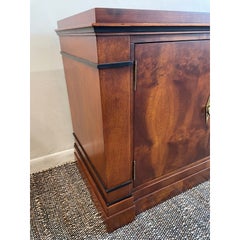 Vintage-Kommode aus den 1970er Jahren aus Holz mit rautenförmigen Messinggriffen