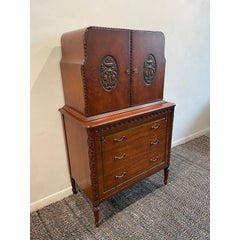 Vintage-Schrank aus den 1930er Jahren mit grünen und messingfarbenen Akzenten – Art déco/französisch
