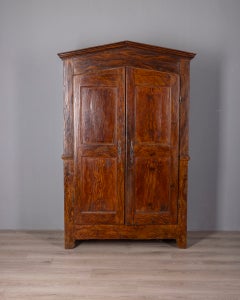 Classic Piedmontese walnut cabinet from the early 18th century