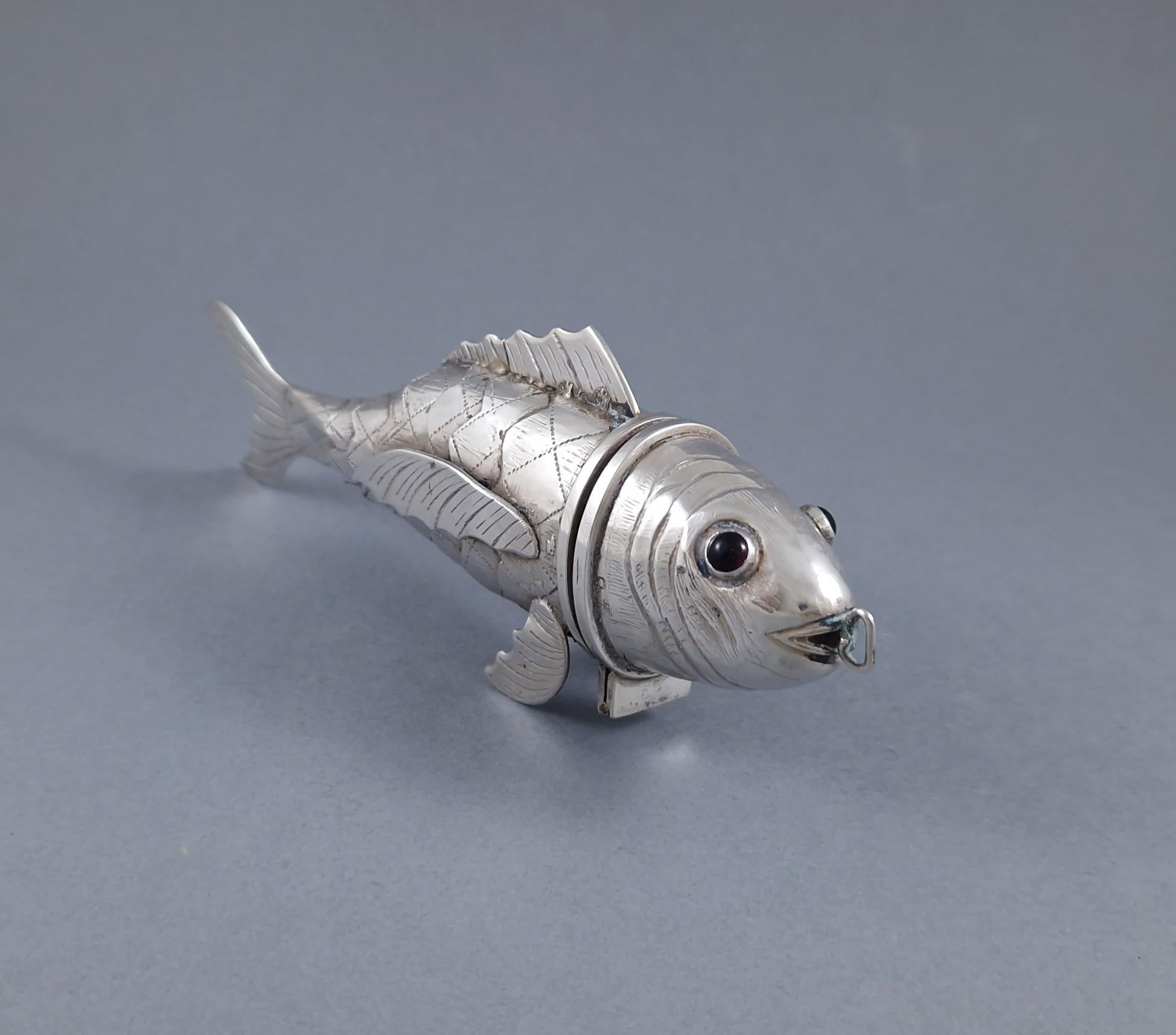Espagnol Judaica Boîte à épices en argent Sterling Poisson articulé Besamim en vente