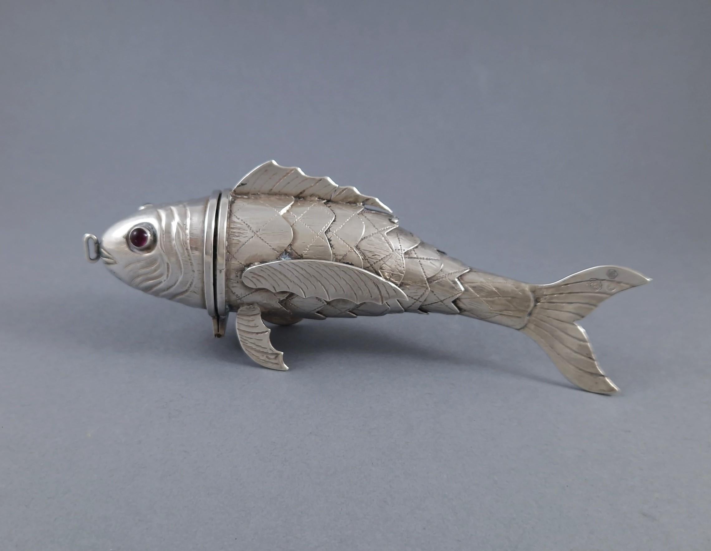 Judaica Boîte à épices en argent Sterling Poisson articulé Besamim Excellent état - En vente à Saint-Ouen, FR