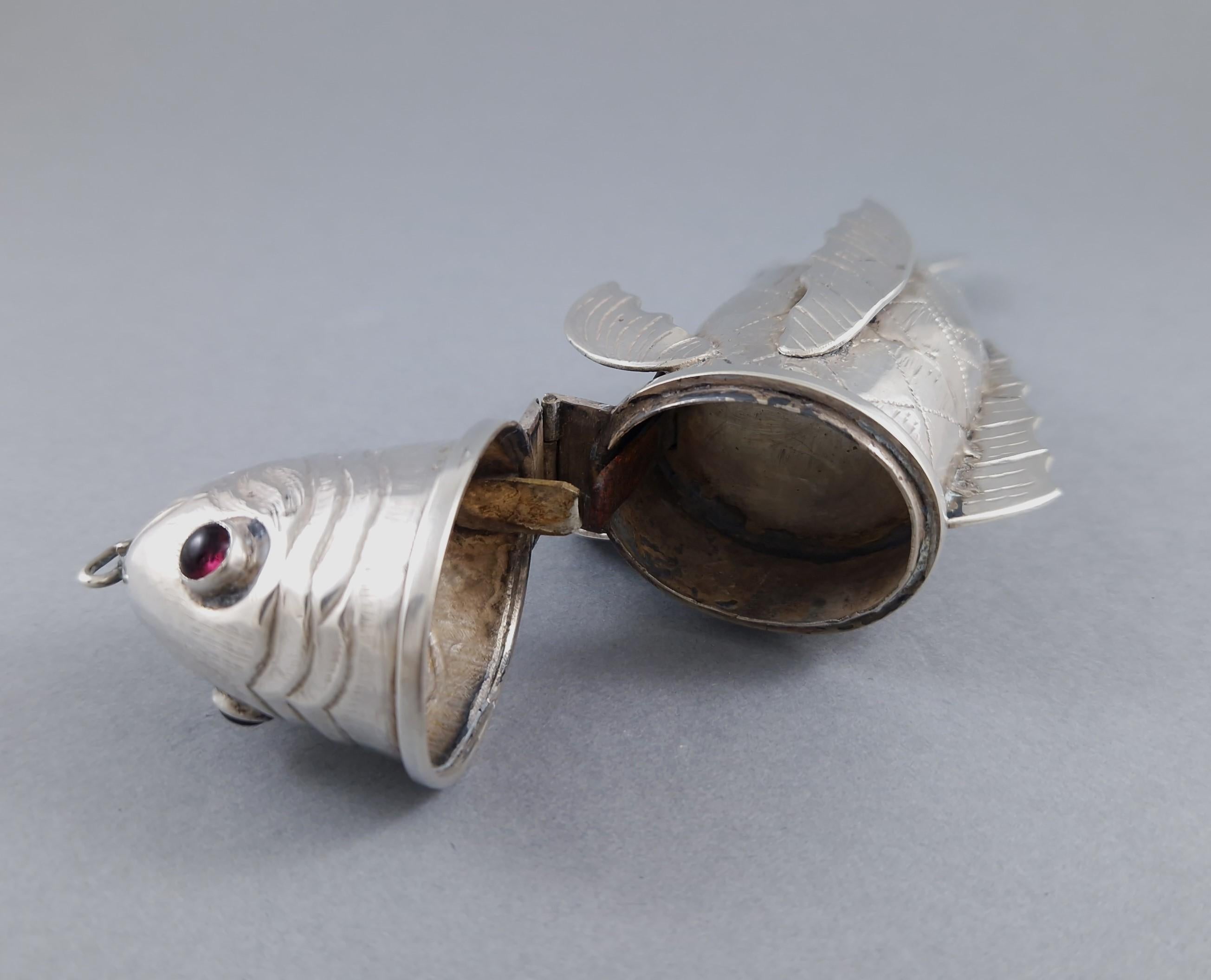 Argent sterling Judaica Boîte à épices en argent Sterling Poisson articulé Besamim en vente