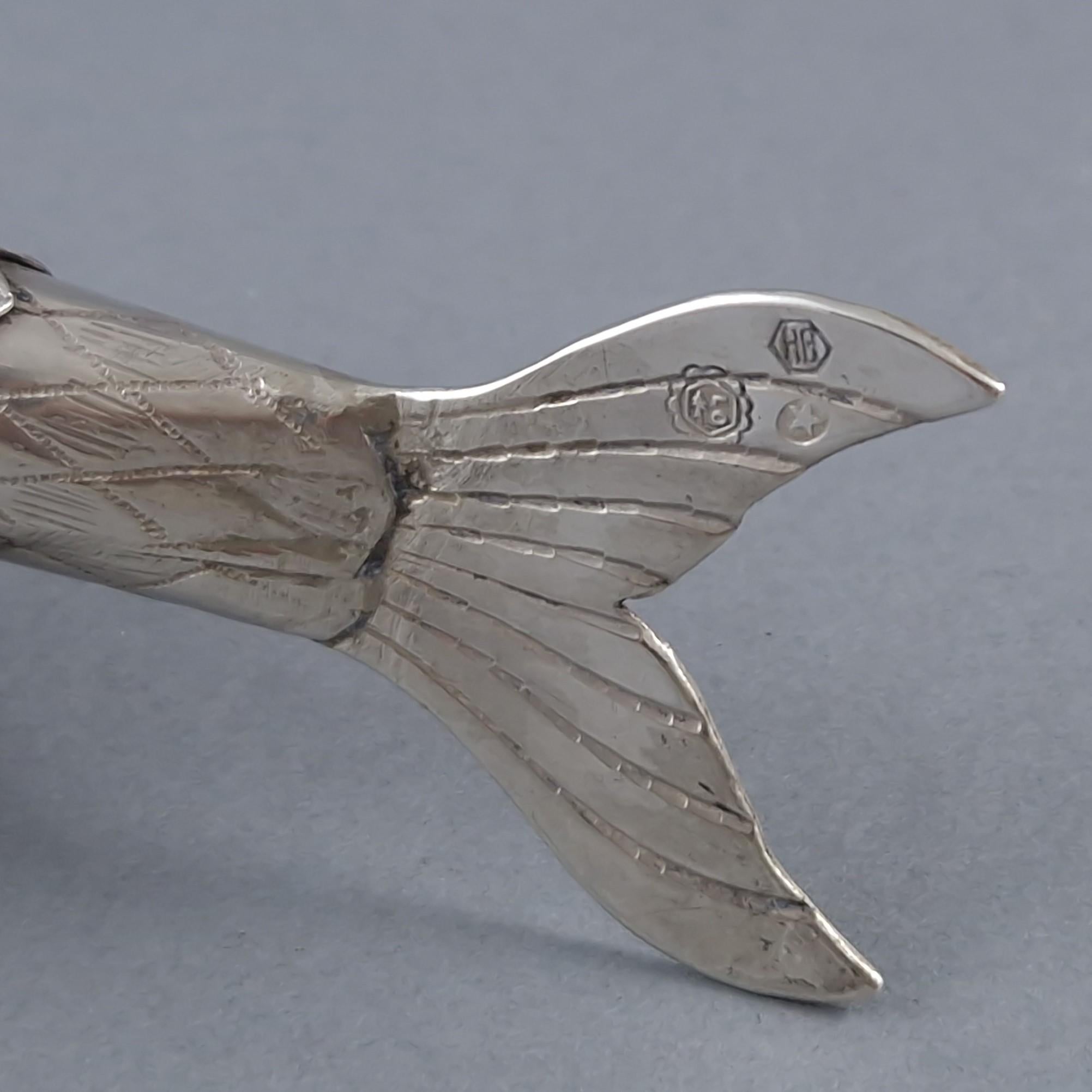 Judaica Boîte à épices en argent Sterling Poisson articulé Besamim en vente 1