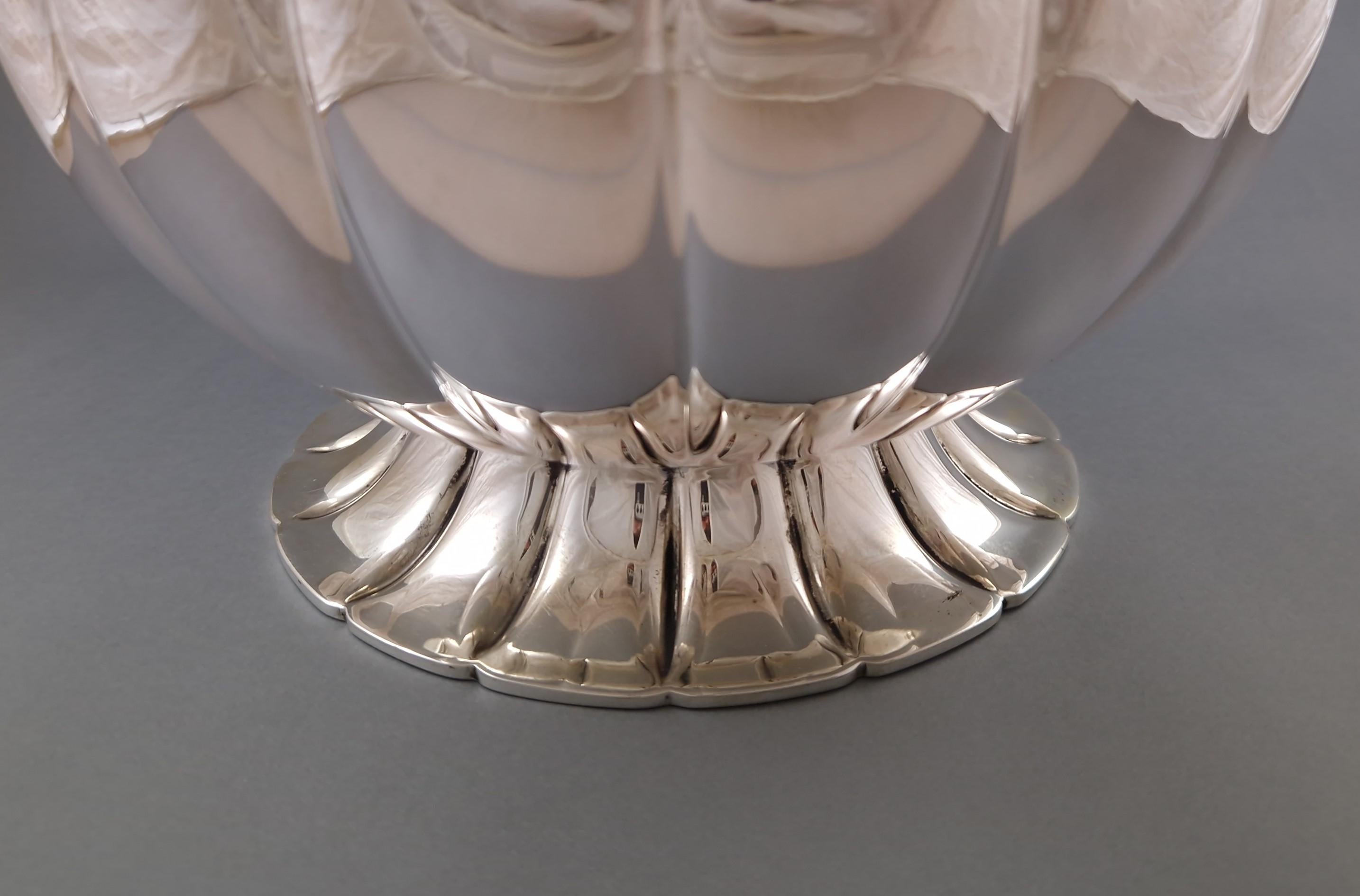 Large Sterling Silver Baluster Vase In Excellent Condition For Sale In Saint-Ouen, FR