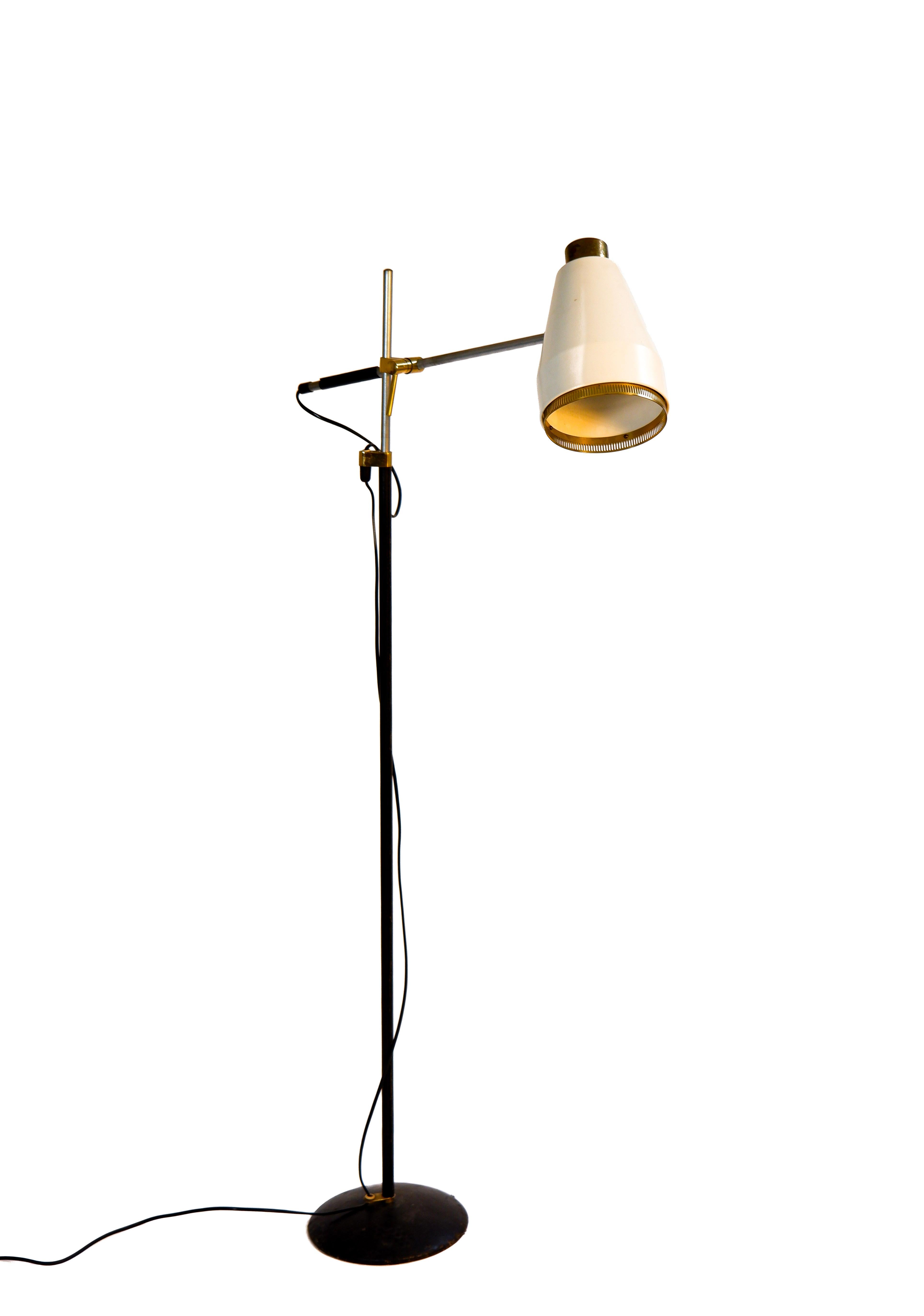 Viljo Hirvonen per Valaistustyö, lampada da terra regolabile, pelle e ottone, anni '60 in vendita 2