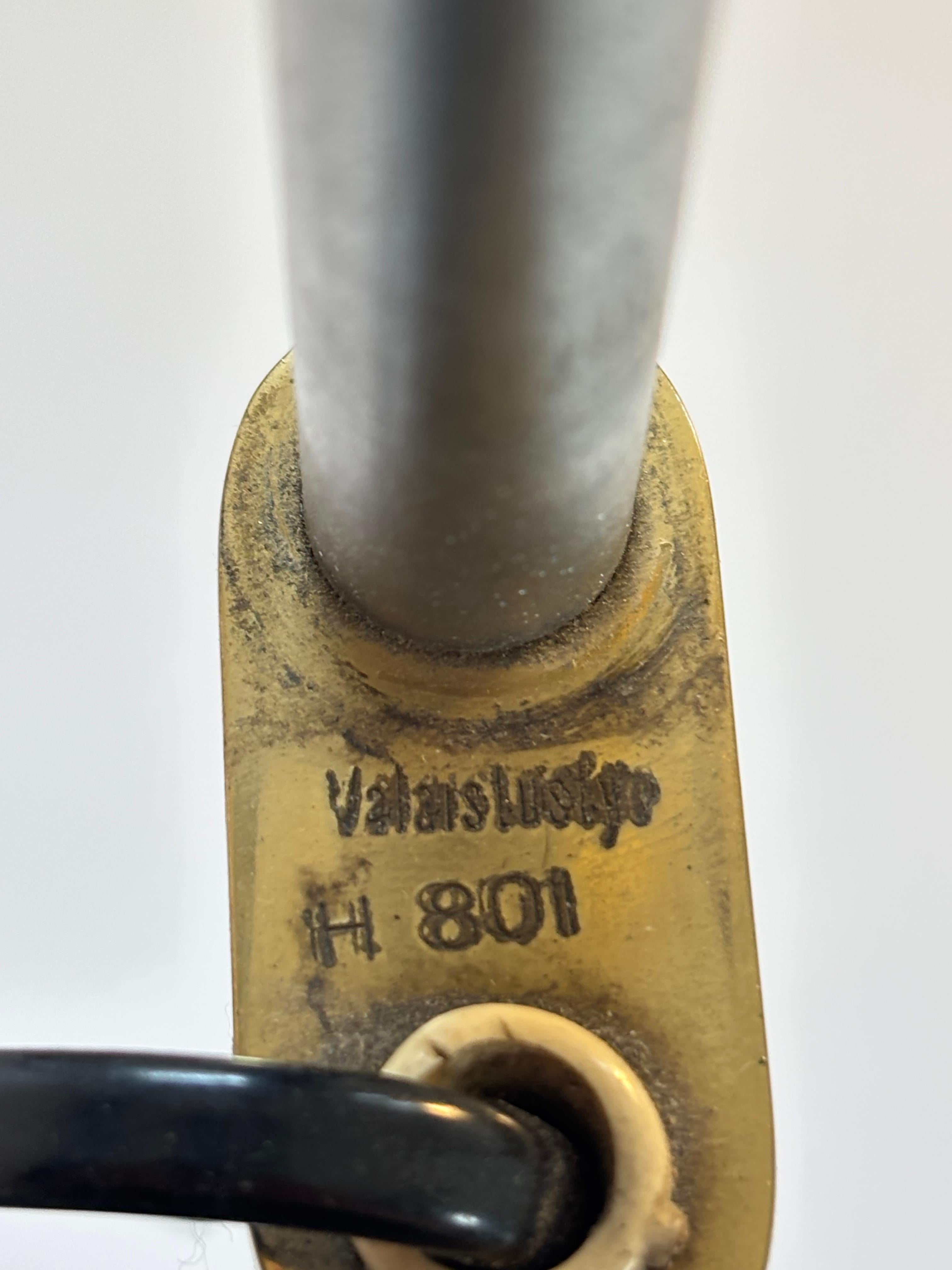 Viljo Hirvonen per Valaistustyö, lampada da terra regolabile, pelle e ottone, anni '60 in vendita 3