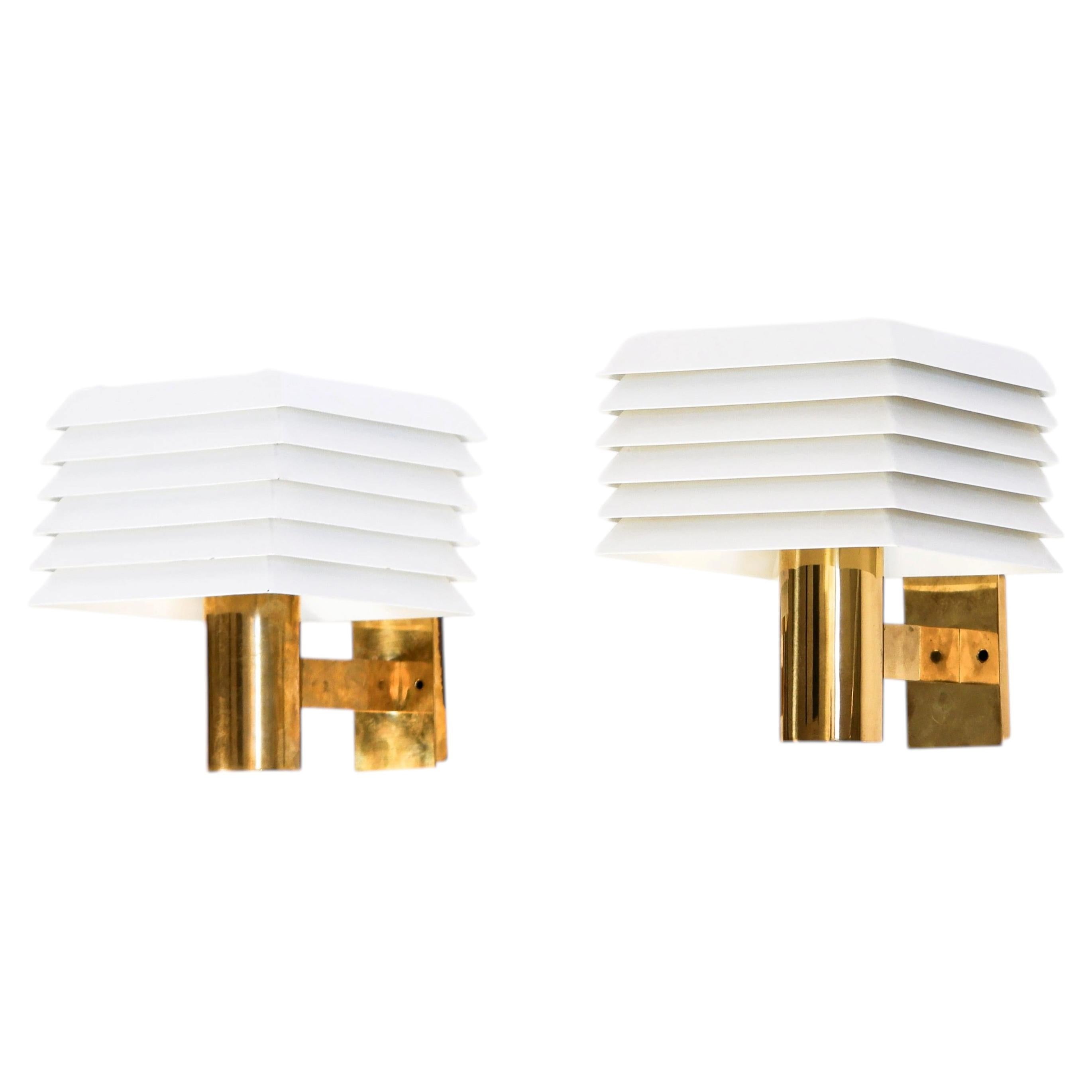 Hans Agne Jakobsson pair of wall lamp, brass & lacquered iron, circa 1960