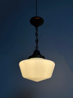 Antique French French Brass Opaline Milk Glass Lampada a sospensione a soffitto