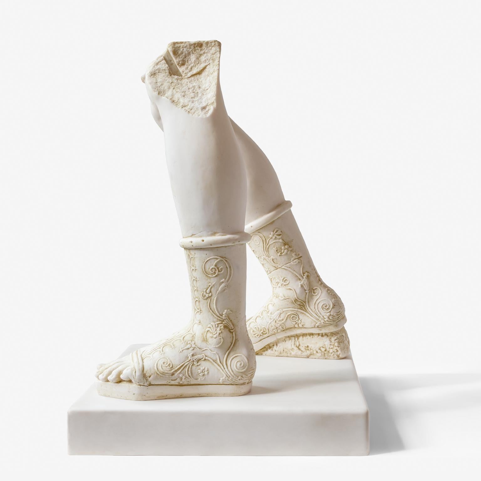 Greco classico Antica statua di piedi con polvere di marmo compresso 'Museo di Istanbul' in vendita
