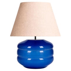 Lampe de table en verre soufflé à la main avec abat-jour en lin, couleur bleu outremer