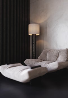 Handgefertigte Keramik Stehlampe in Schwarz Obsidian Glanzglasur mit Leinen Lampenschirm