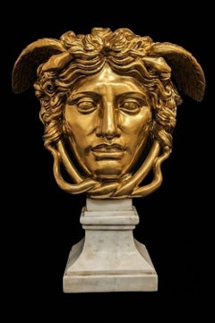 Medusa Rondanini in marmo dorato