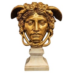 Medusa Rondanini in marmo dorato