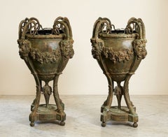 Coppia di grandi vasi in bronzo