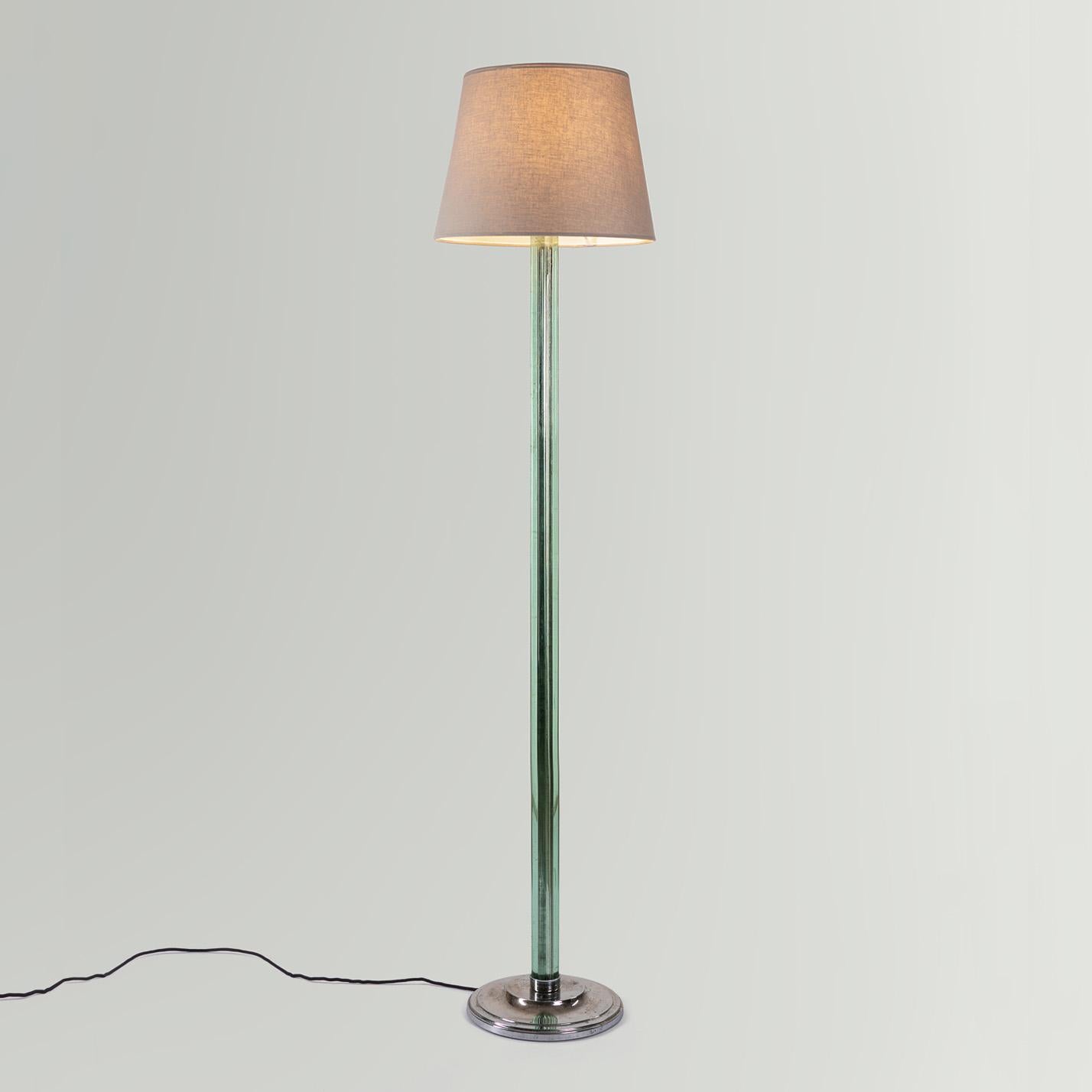 Sculptural tall Art Deco floor lamp in chrome and glass, made in former Czechoslovakia, 1930s. 

This tall Art Deco floor lamp, which was originally manufactured in Czechoslovakia during the 1930s, immediately draws attention to its distinctive