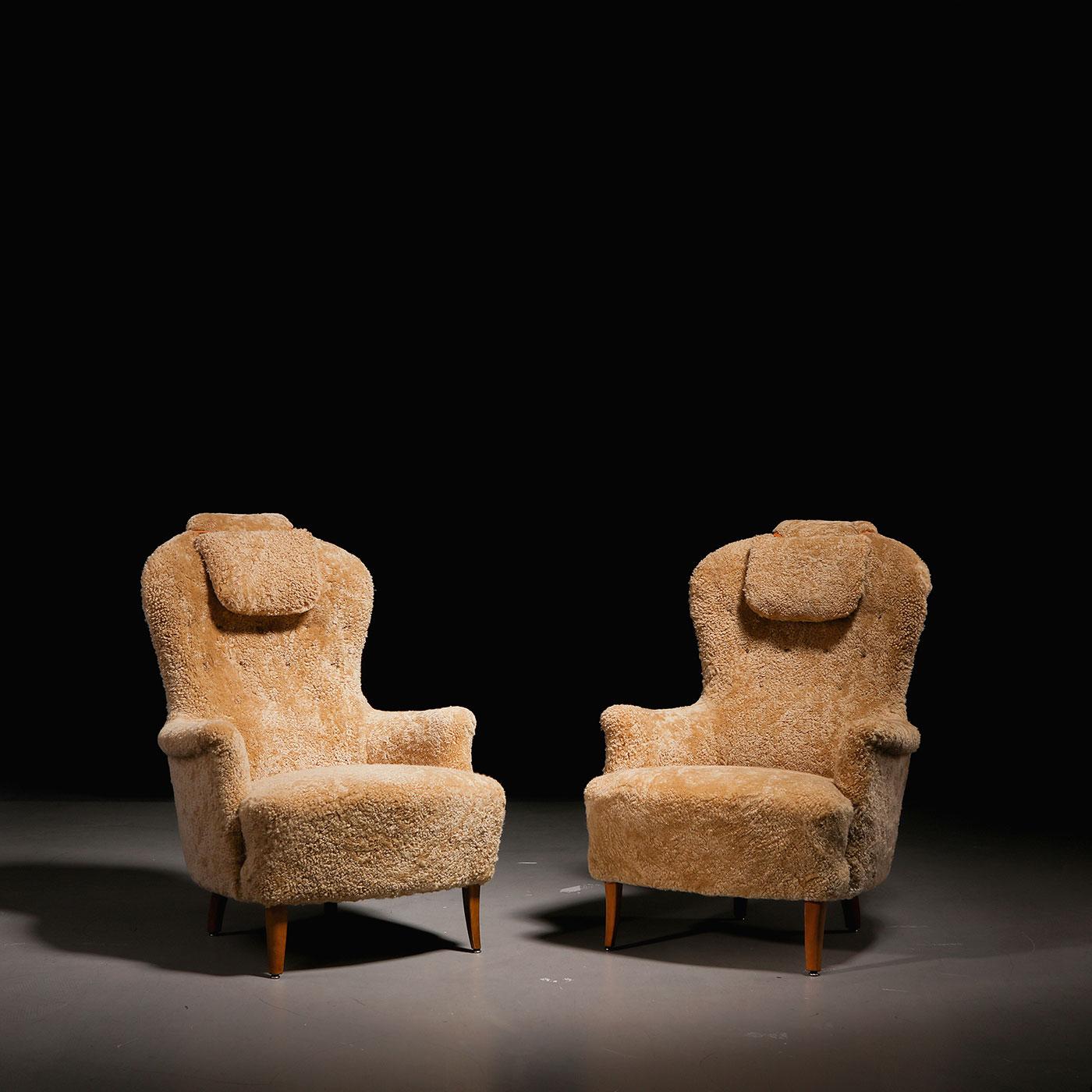 Scandinavian Modern Carl Malmsten Pair of 'Farmor' Armchairs in Honey Sheepskin, 1950s For Sale