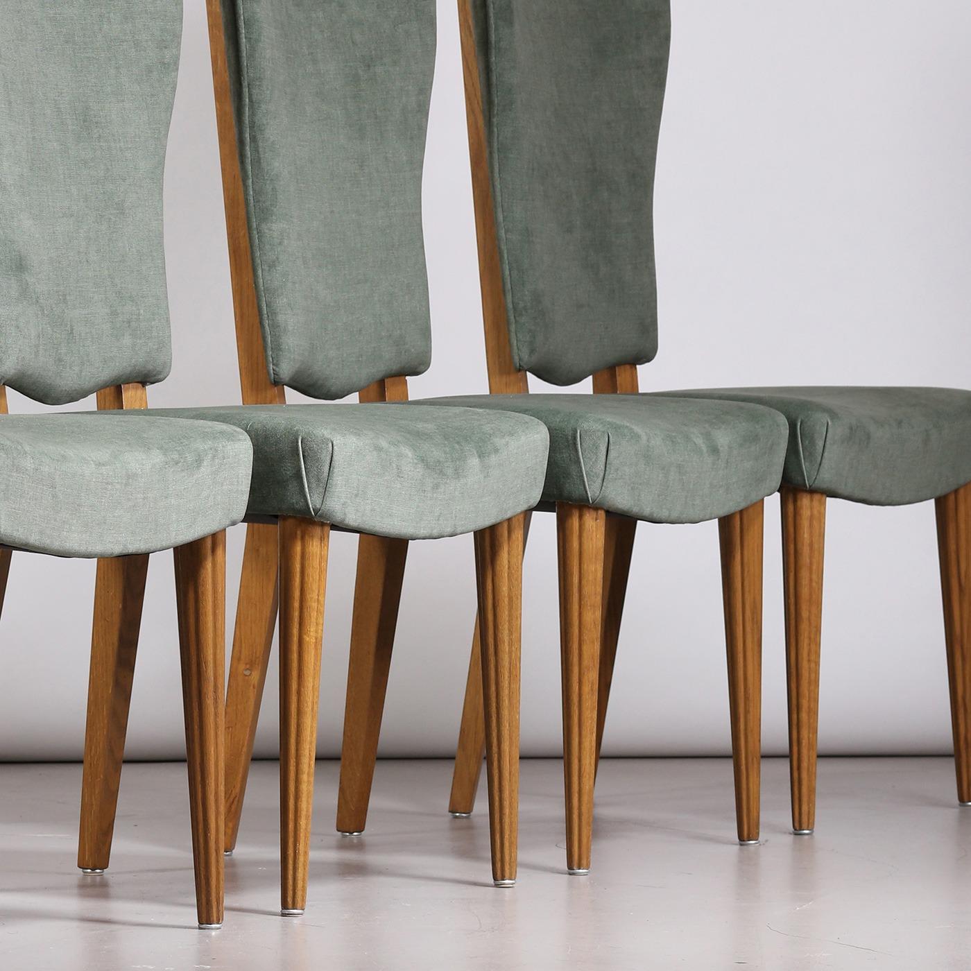 Milieu du XXe siècle Ludvig Sturm Ensemble de dix chaises de salle à manger en velours vert, Suède vers 1948 en vente