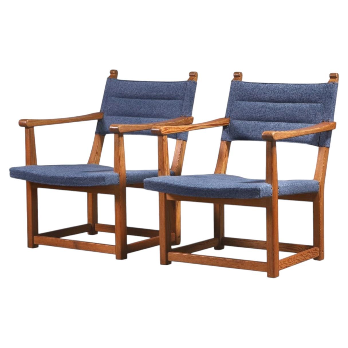 Carl Malmsten Paire de fauteuils "Hängsits" en pin massif, 1947