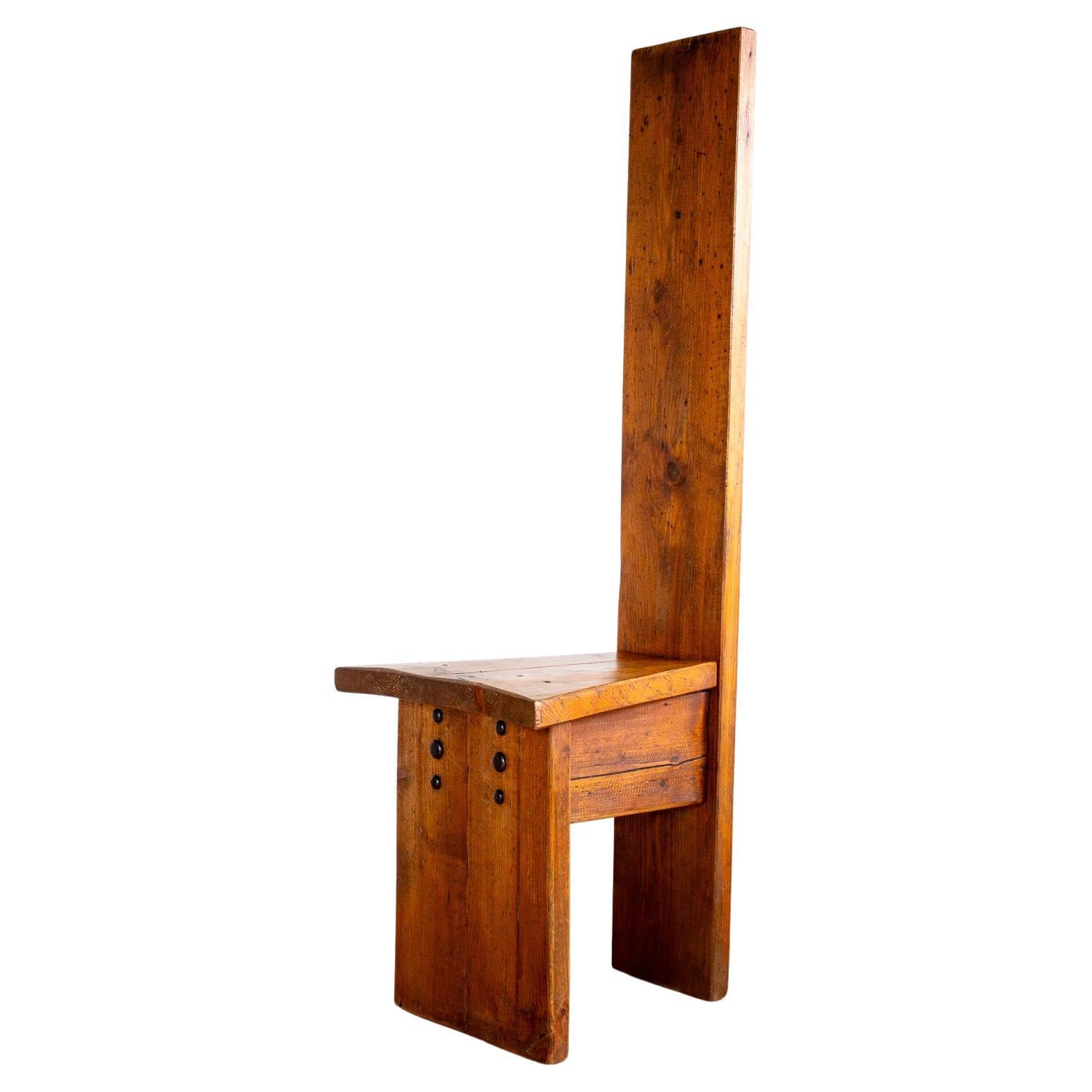 Chaise d'appoint brutaliste du milieu du siècle à haut dossier surdimensionné en pin et fer rustique en vente