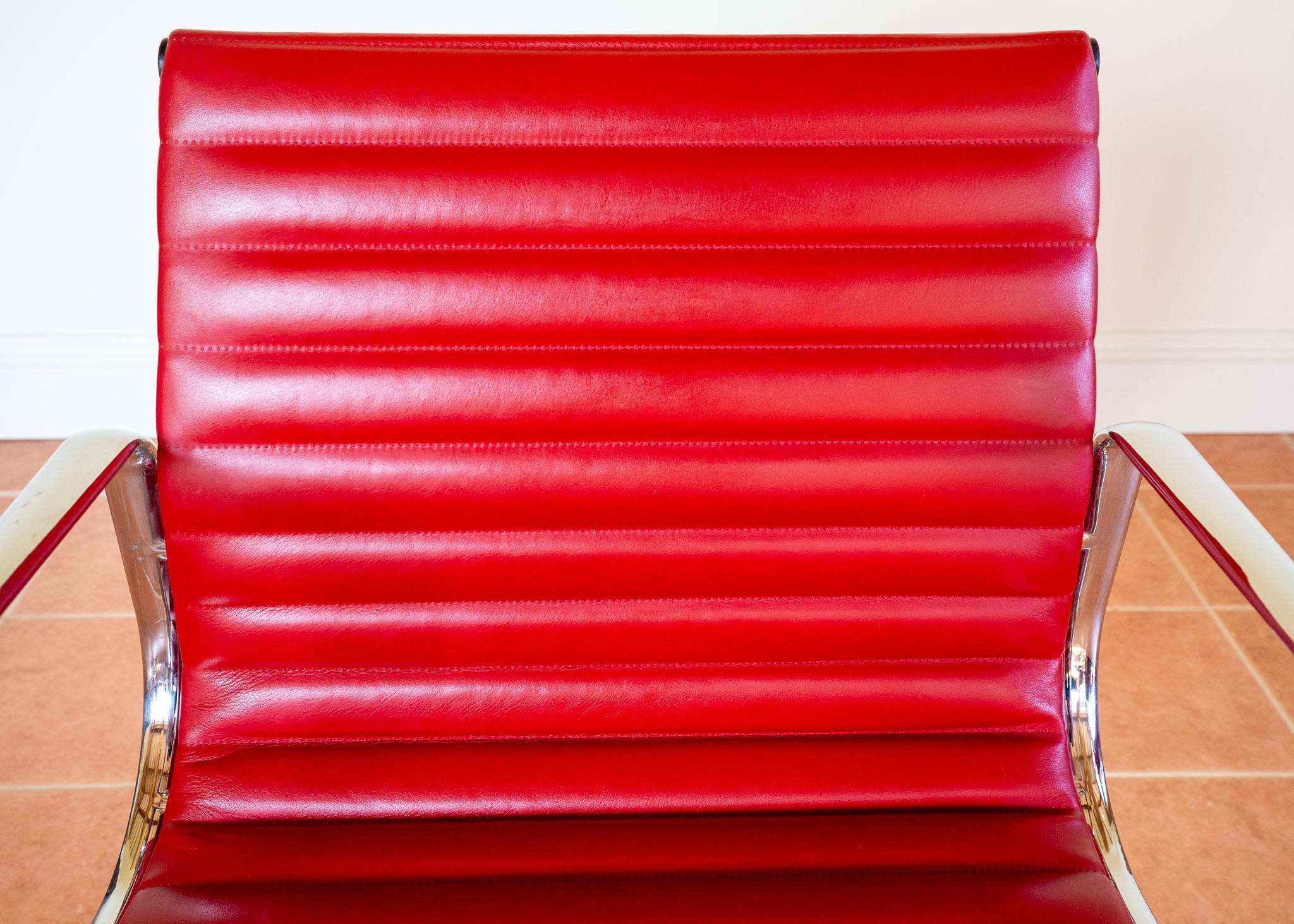 Eames EA108 Armchair by ICF 1 of 4 MCM 1970er Drehstuhl Rotes Leder Chrom Aluminium im Angebot 11