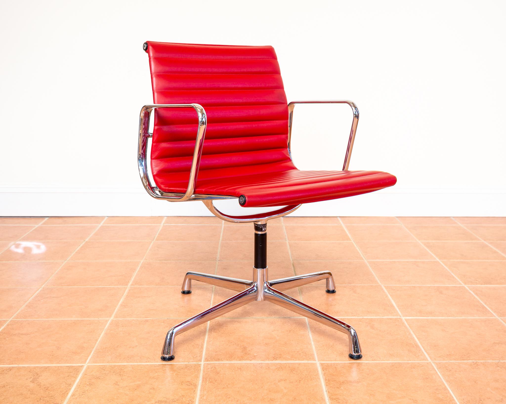 Eames EA108 Armchair by ICF 1 of 4 MCM 1970er Drehstuhl Rotes Leder Chrom Aluminium im Angebot 8