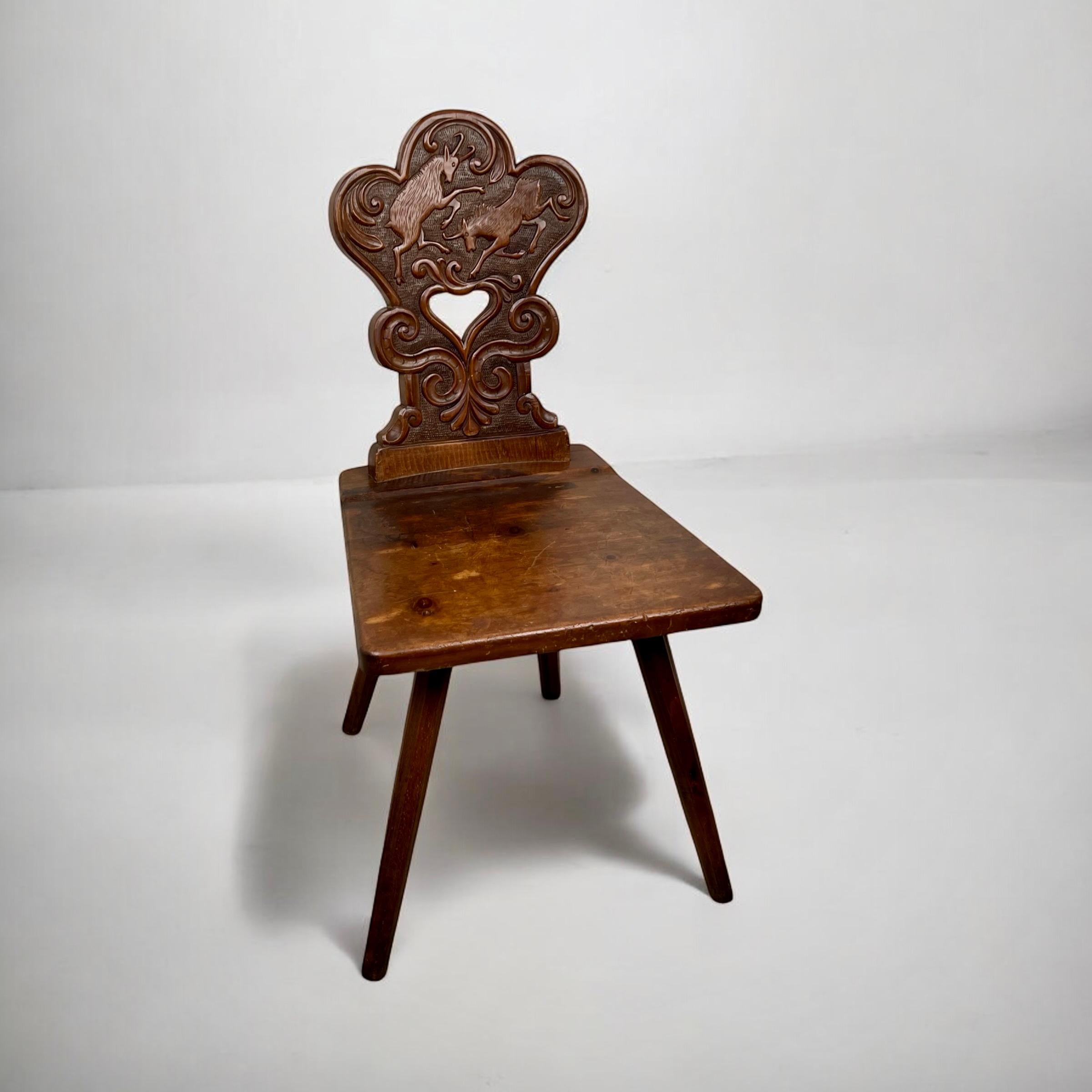 Chaise ESCABELLE d'art populaire alpin suisse Bon état - En vente à London, GB