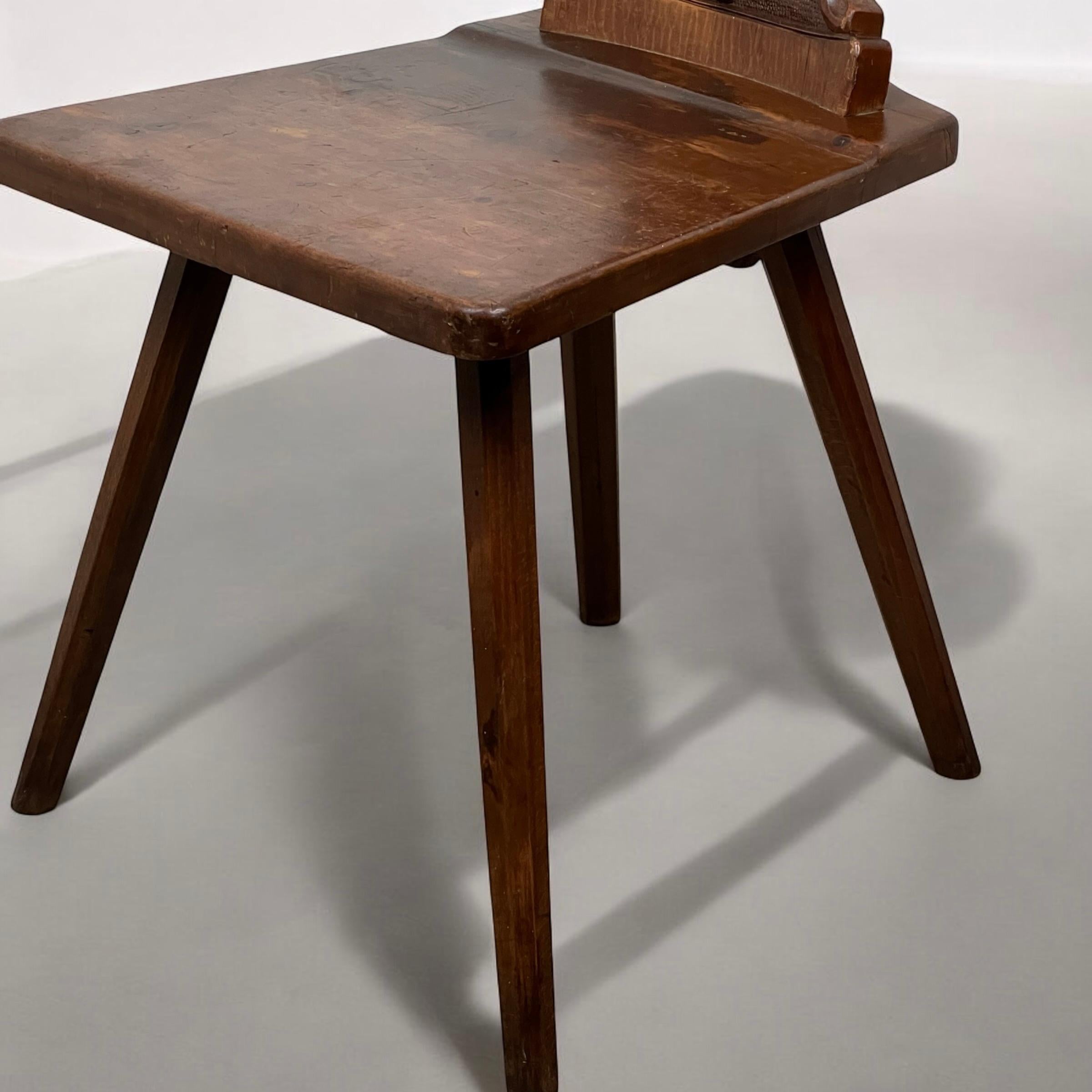 20ième siècle Chaise ESCABELLE d'art populaire alpin suisse en vente