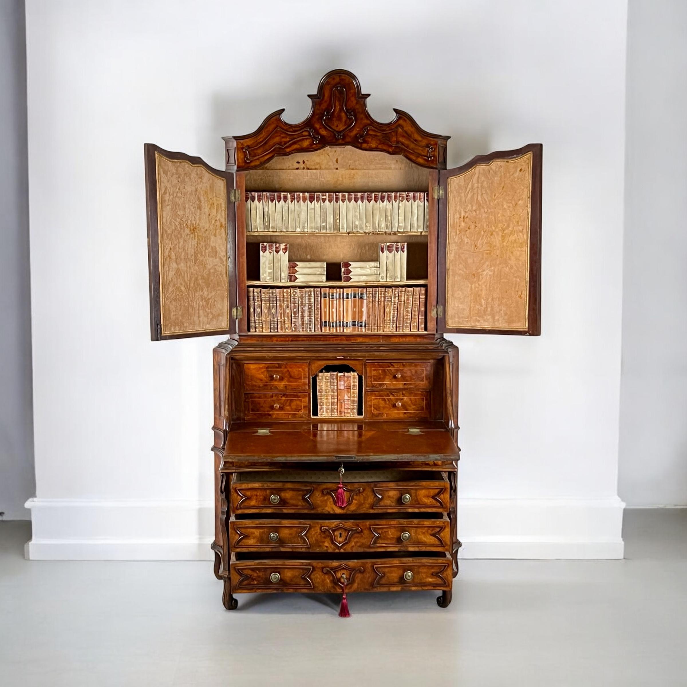 Fait main Bibliothèque-bureau vénitienne en bois de bruyère du XIXe siècle avec miroir en vente