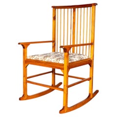 Großer Arts-and-Crafts-Schaukelstuhl im Mission-Stil mit spindelförmiger Rückenlehne, rustikales helles Kiefernholz, 1970er Jahre
