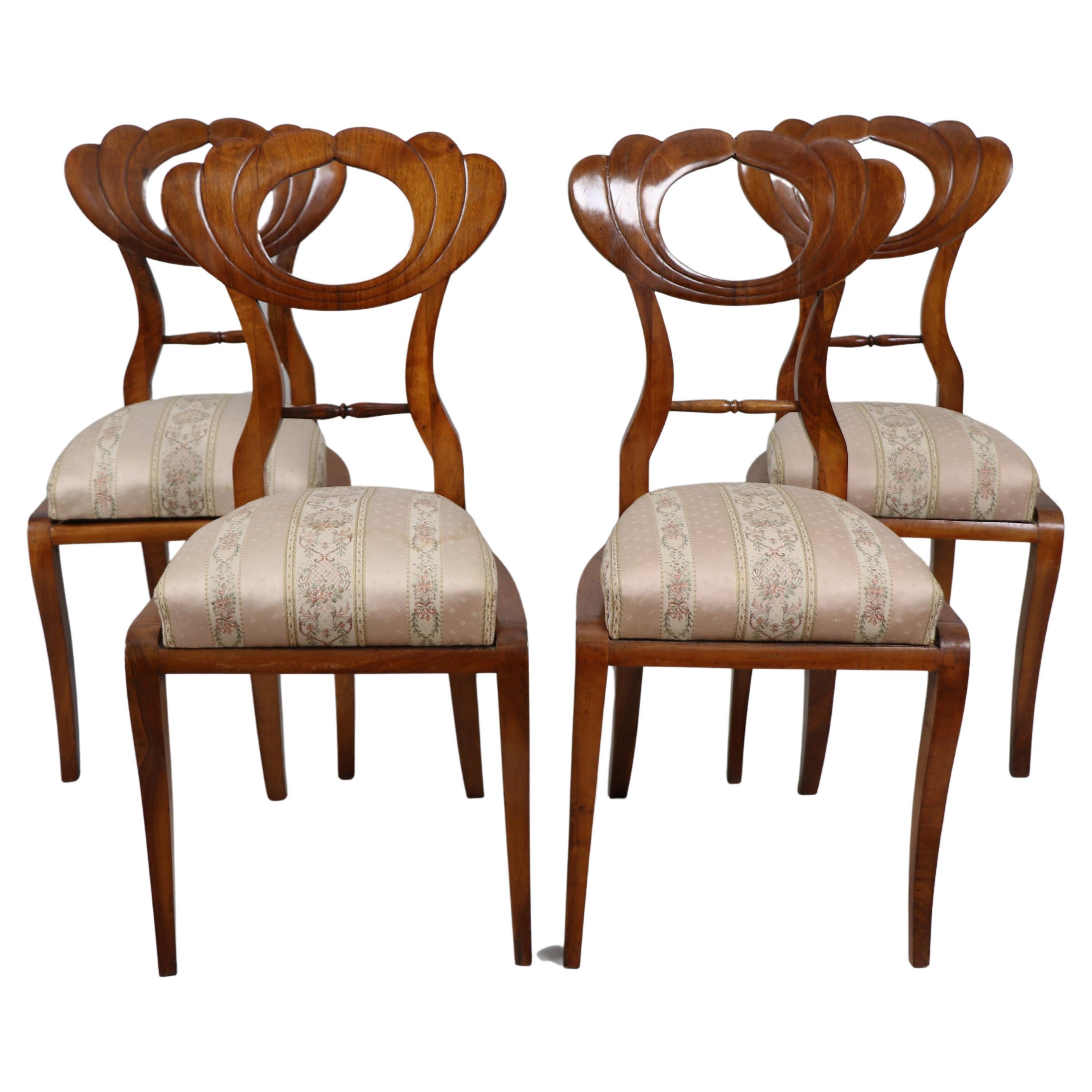 Ensemble de quatre chaises Biedermeier du 19ème siècle Vienne, vers 1825.