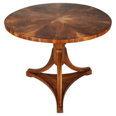 19th Century Fine Walnut Biedermeier Table. Vienna, c. 1825.