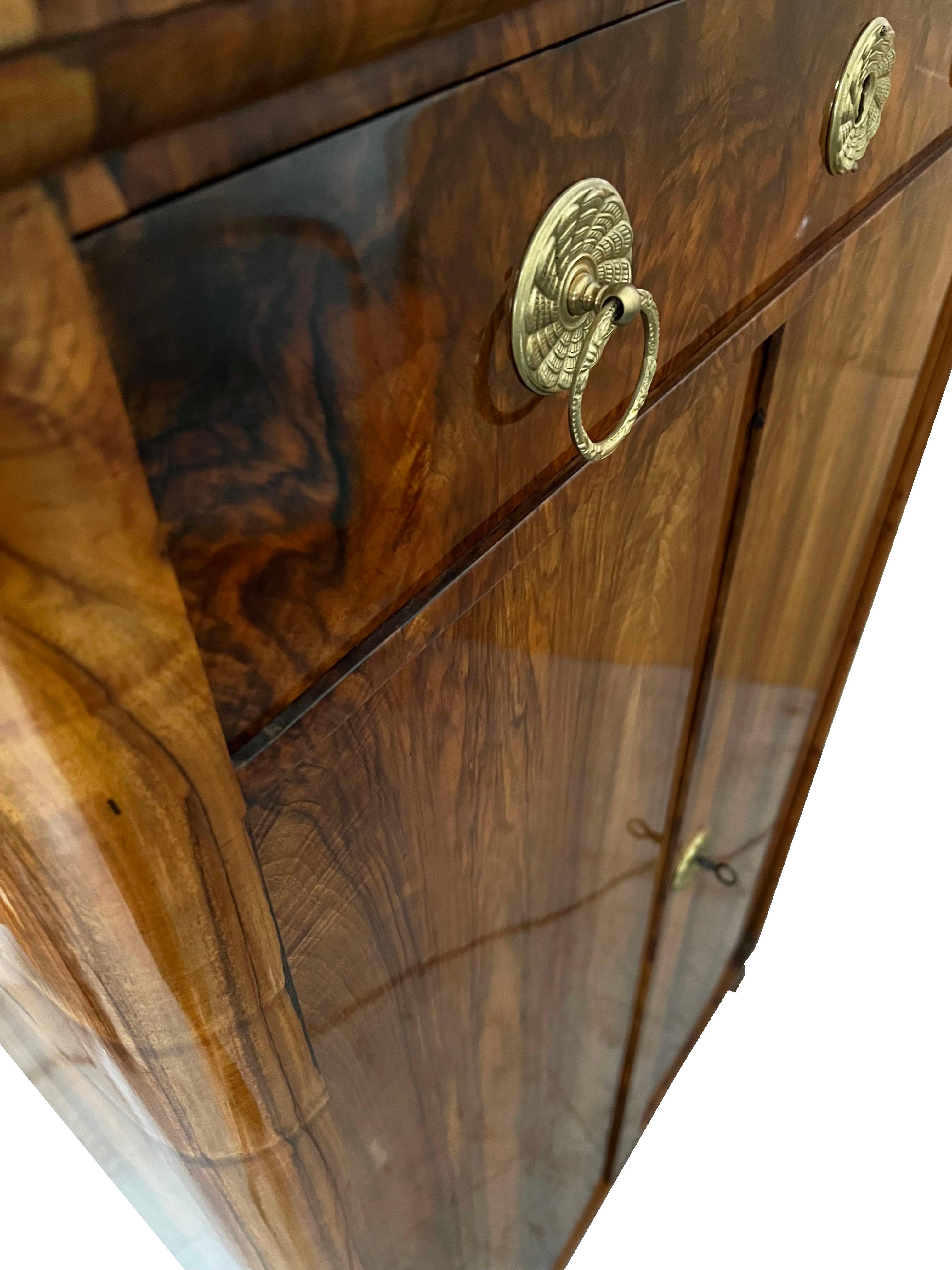 Feine Biedermeier-Truhe, 19. Jahrhundert, groß, um 1825. im Angebot 4