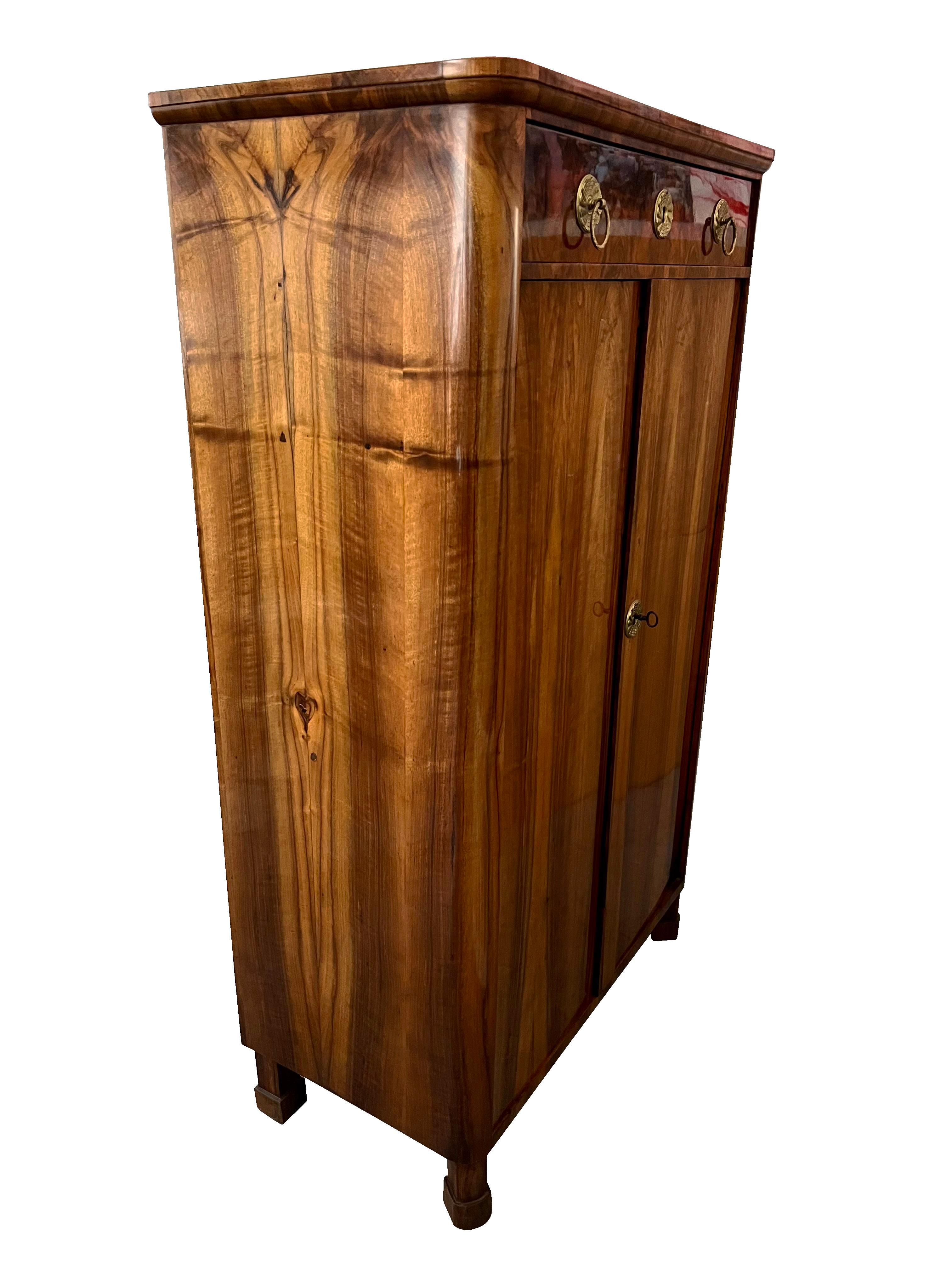 Feine Biedermeier-Truhe, 19. Jahrhundert, groß, um 1825. im Angebot 5