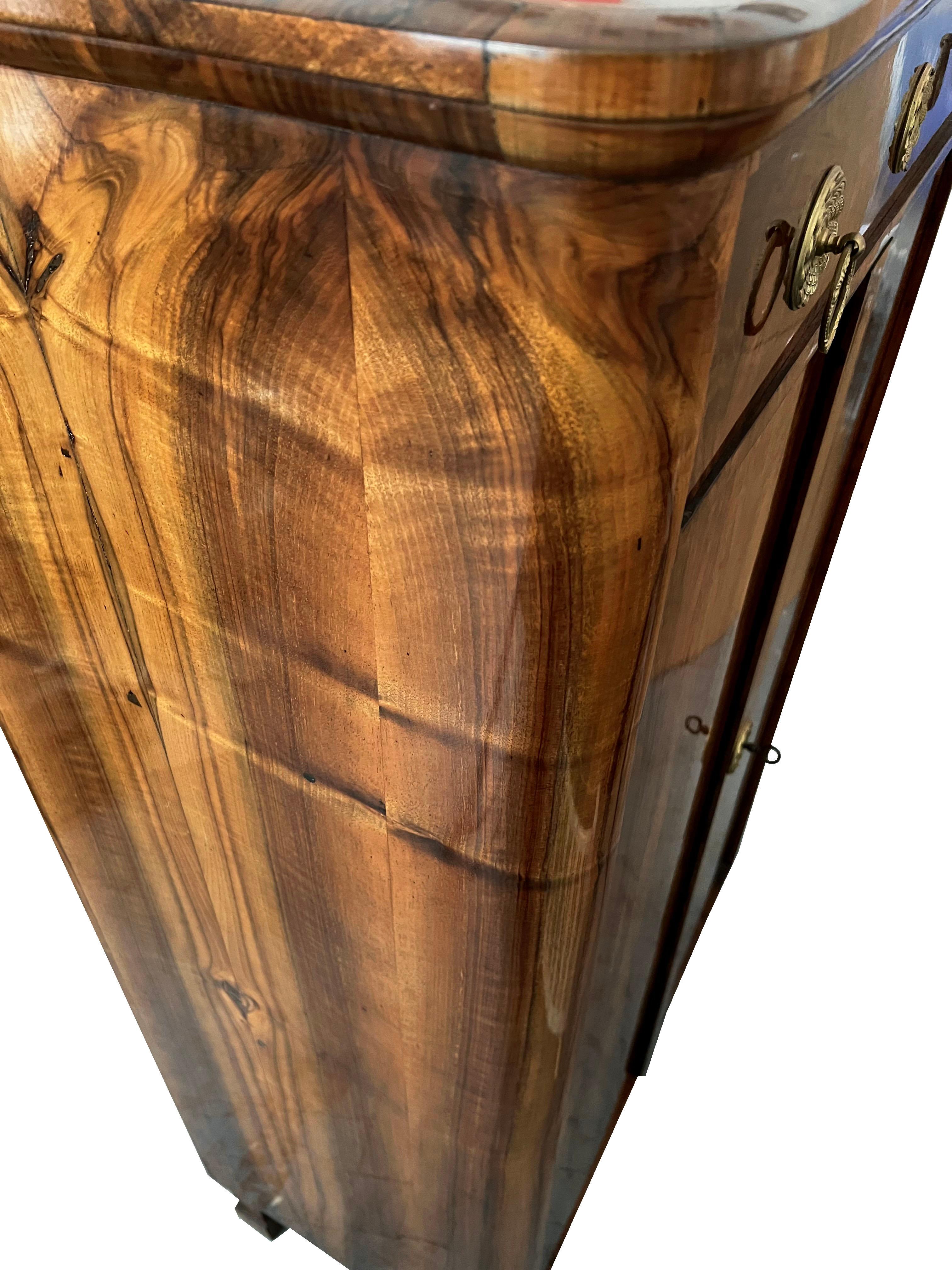 Feine Biedermeier-Truhe, 19. Jahrhundert, groß, um 1825. im Angebot 6