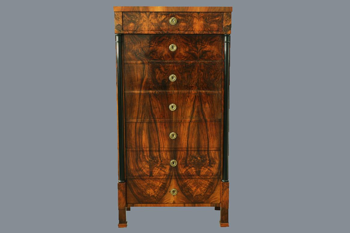 Eccezionale e raro secretaire Biedermeier-Vienna - Vienna, circa 1825
Un capolavoro di design, artigianato ed eleganza senza tempo.

Siamo orgogliosi di presentare questo elegante e raro secretaire Biedermeier-Vienna, realizzato a Vienna intorno al