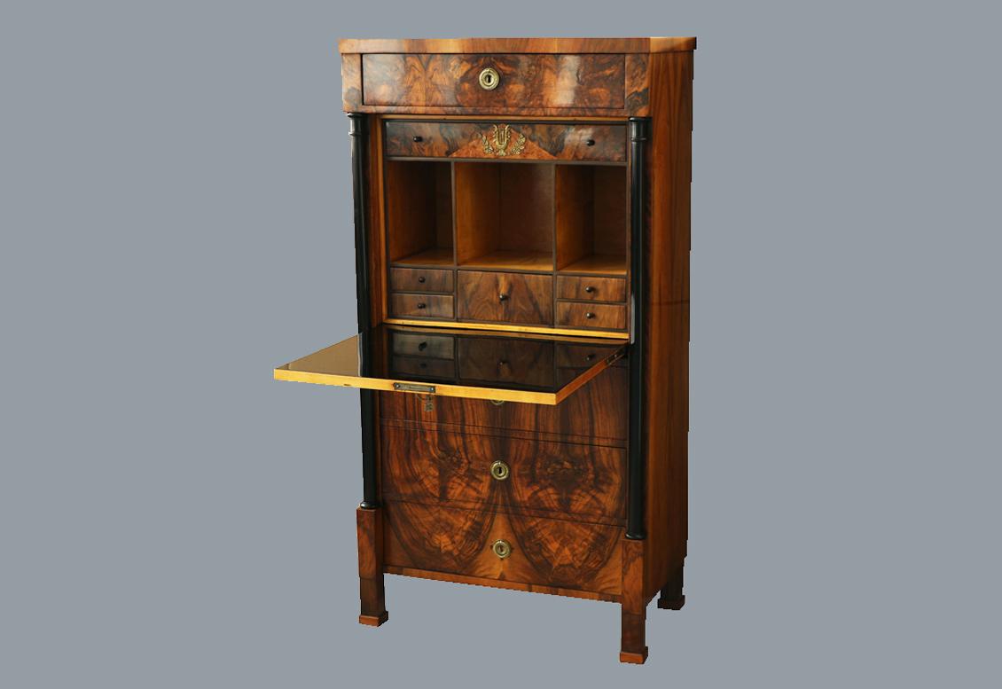 Ebanizzato Secretaire in noce Biedermeier del XIX secolo. Vienna, 1825 circa in vendita