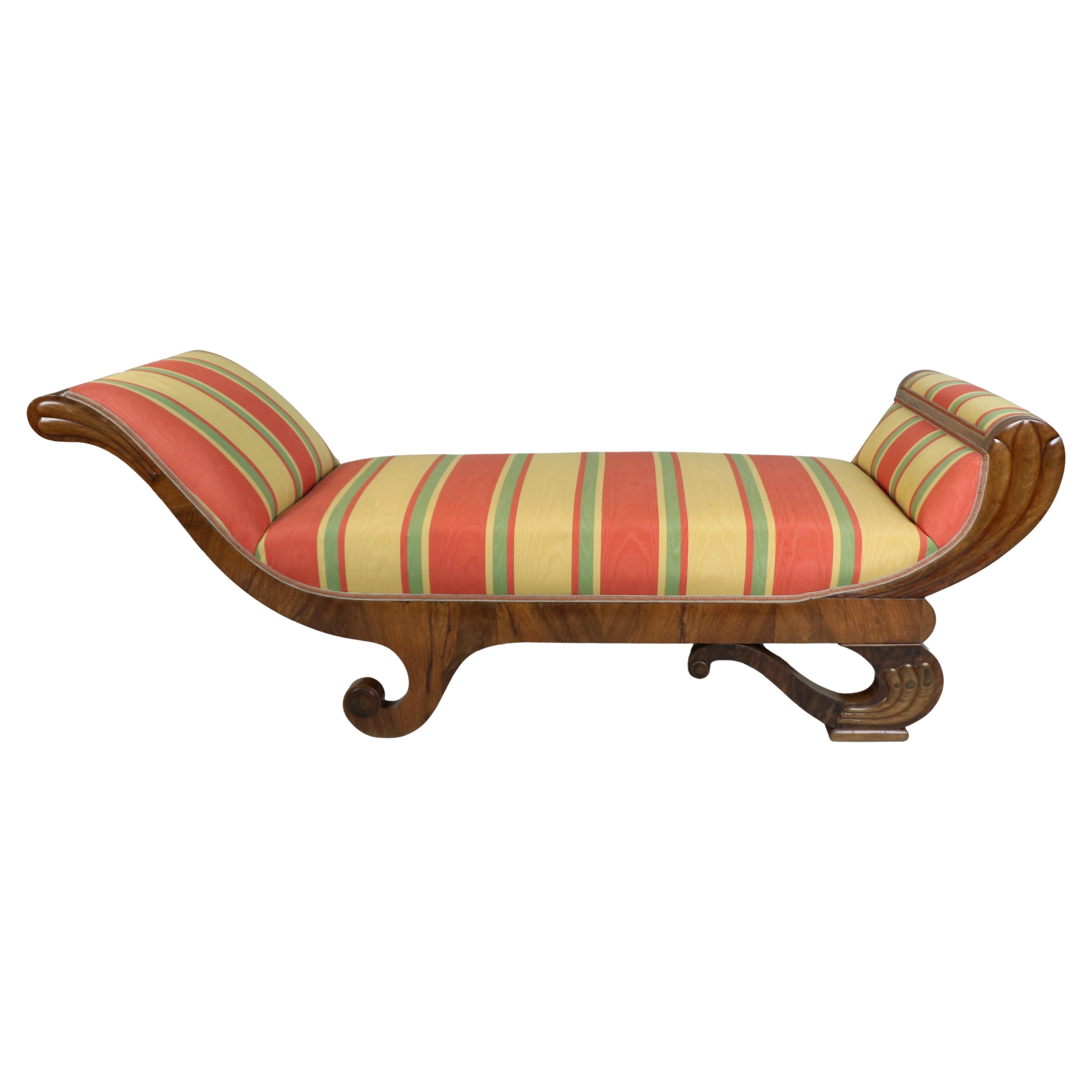 Récamière en noyer Biedermeier du XIXe siècle. Vienne, vers 1825. en vente