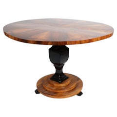 19th Century Fine Biedermeier Walnut Table. Vienna, c. 1825.