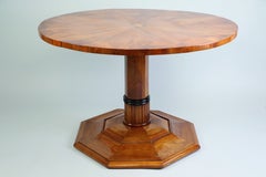 Excepcional mesa con pedestal vienesa de estilo Biedermeier, de madera de cerezo. Viena c. 1825