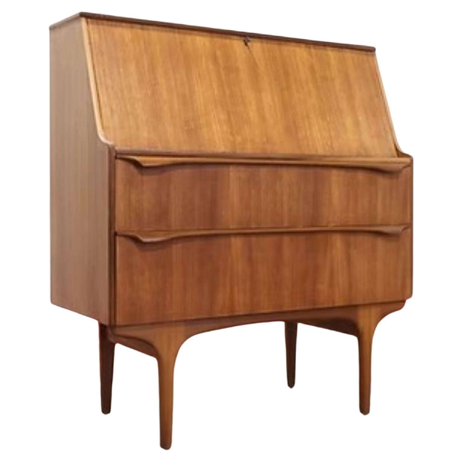 Bureau secret en teck vintage et moderne du milieu du siècle par S Form Danish Style en vente
