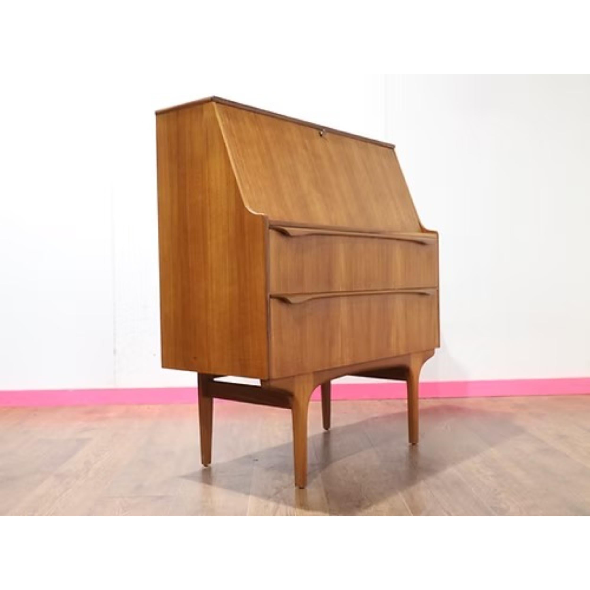 Bureau secret en teck vintage et moderne du milieu du siècle par S Form Danish Style en vente 2