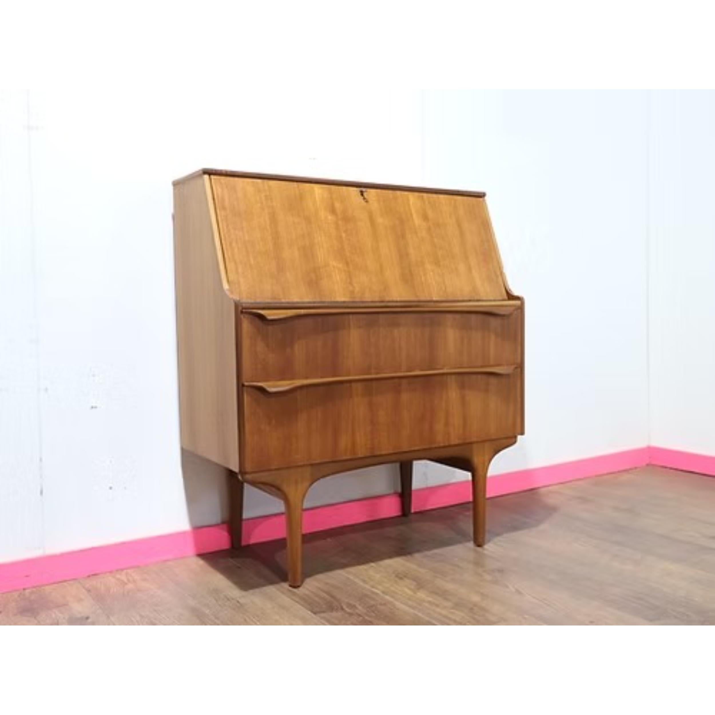 Bureau secret en teck vintage et moderne du milieu du siècle par S Form Danish Style en vente 1