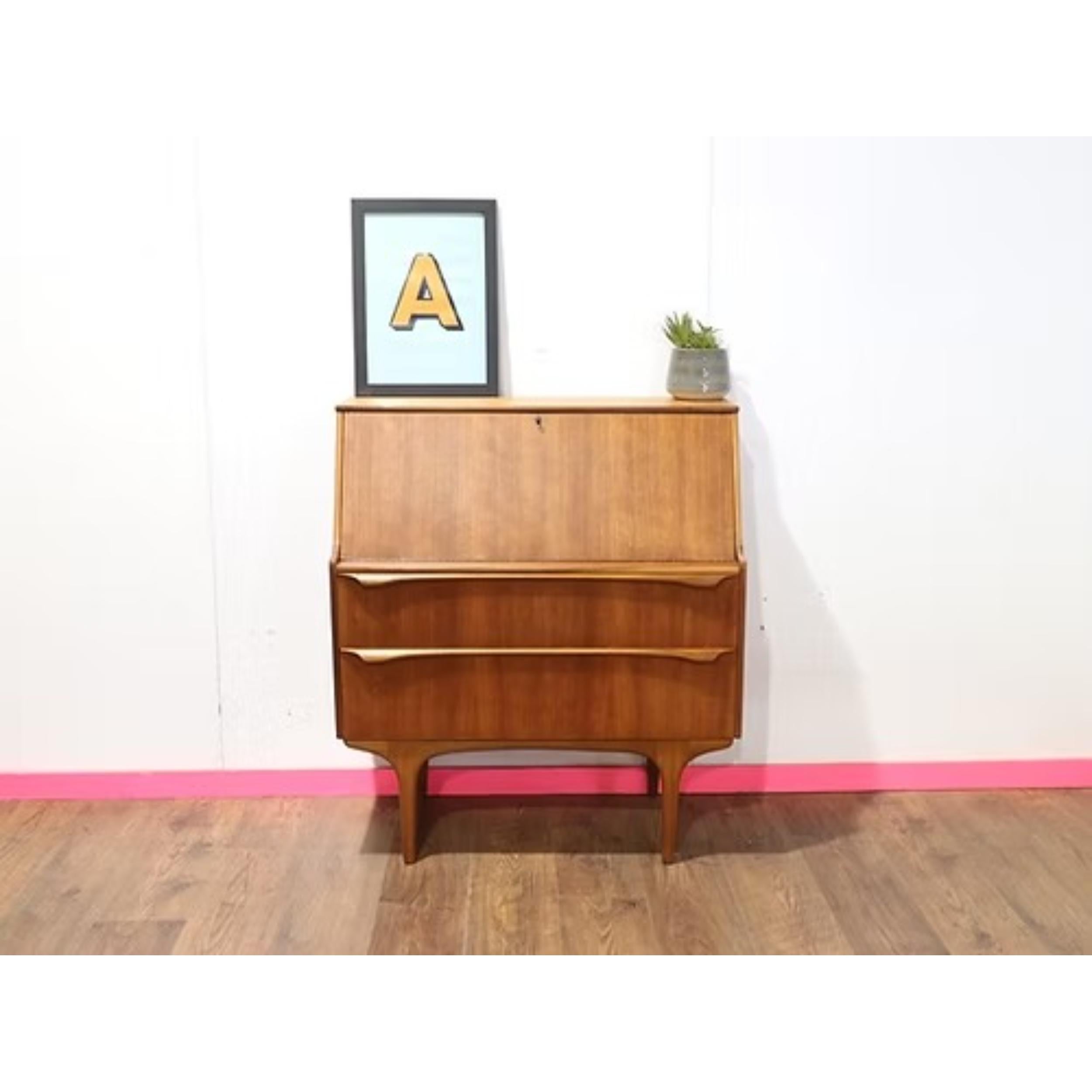 20ième siècle Bureau secret en teck vintage et moderne du milieu du siècle par S Form Danish Style en vente