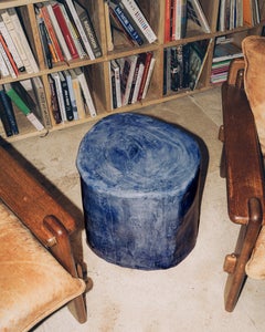 Table d'appoint en céramique faite main, de couleur bleu marine, aux formes organiques