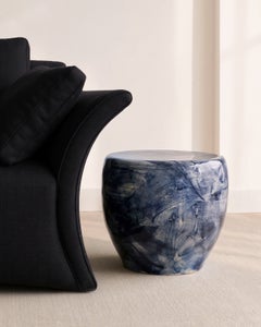 Blauer, handgeformter Beistelltisch aus Keramik von Project 213A, organisches, modernes Design
