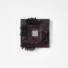 Dedo, artisanal artistic ceramic mirror with handmade finder details in grey