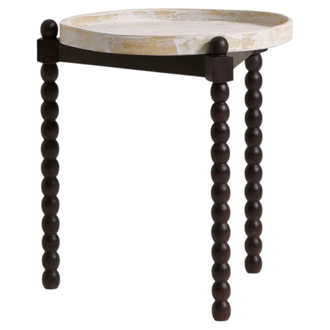 What size should a side table be?