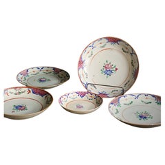 Collection of Antique Chinese Export Porcelain Bowls, Early 19th Century